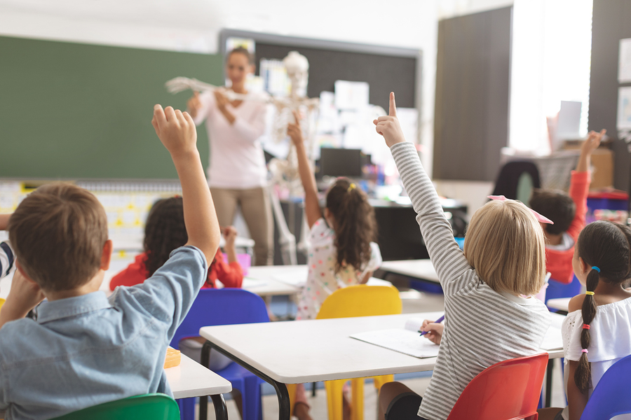 Resultados de las Pruebas Aprender en San Luis: Impacto del Ausentismo y la Repitencia en el Rendimiento Escolar